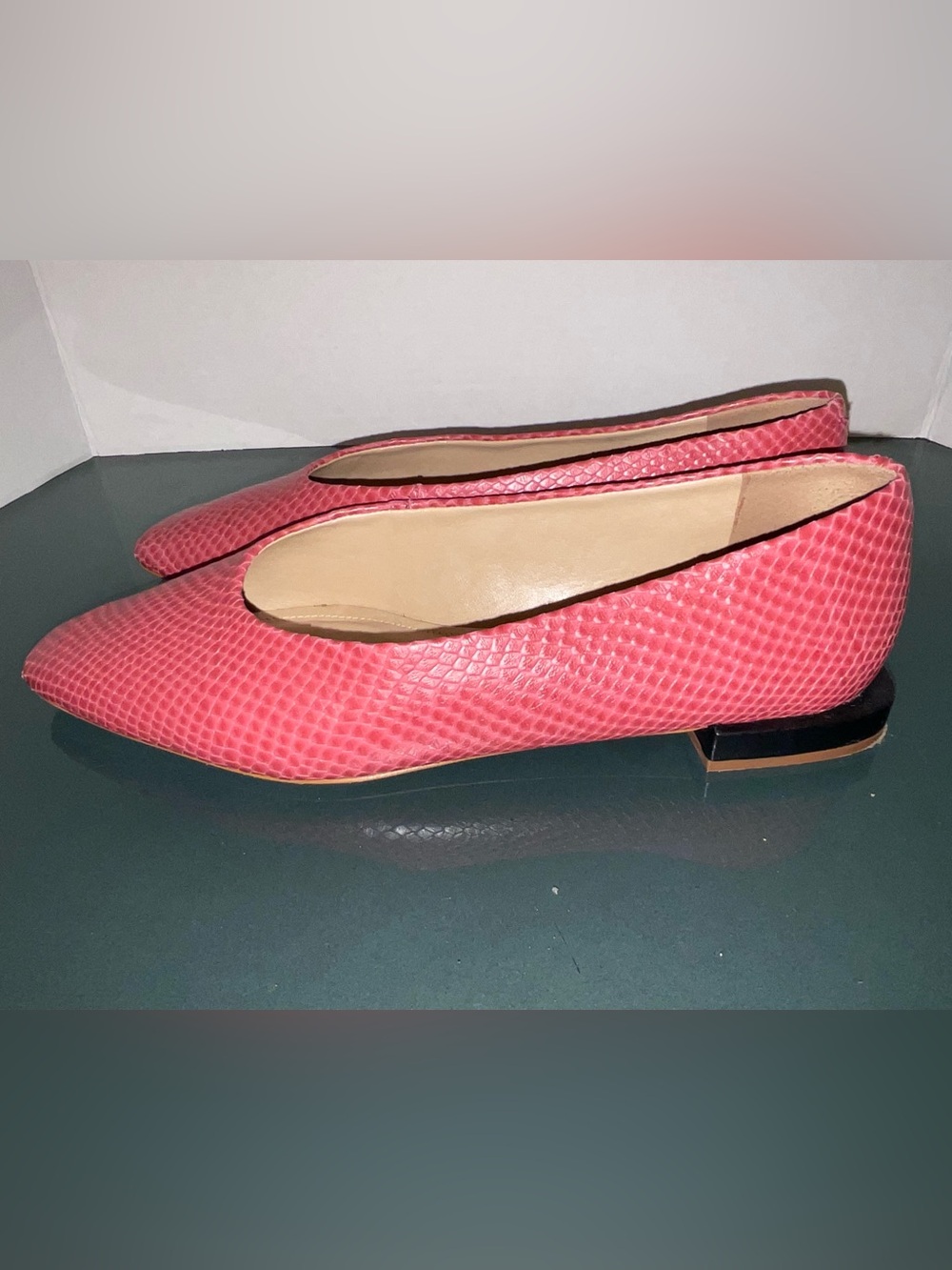 SAKS 5TH AVE CORAL PINK SNAKESKIN FLATS ARCHITECTURAL HEEL SIZE 9 - Picture 5 of 10